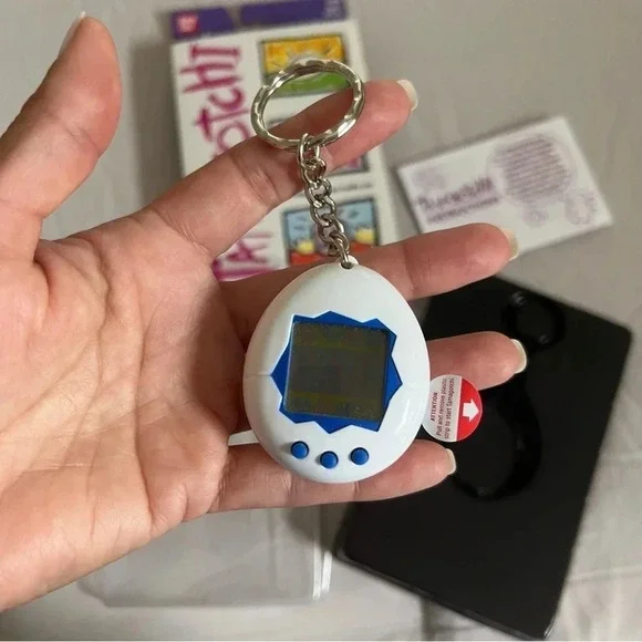 1996-1997 Tamagotchi #1800 - Picture 4 of 6